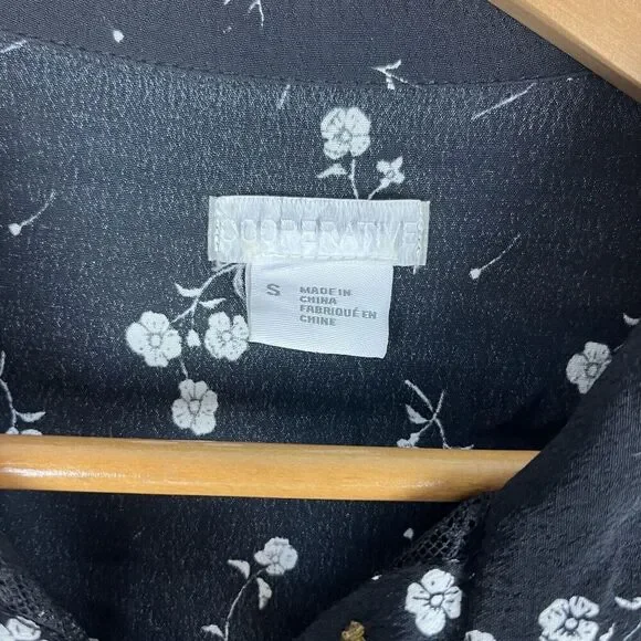 Urban Outfitters Cooperative Black White Floral Short Sleeve Romper Lace Insert‌ - Picture 4 of 6